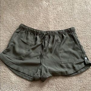 Abercrombie & Fitch army green shorts size L